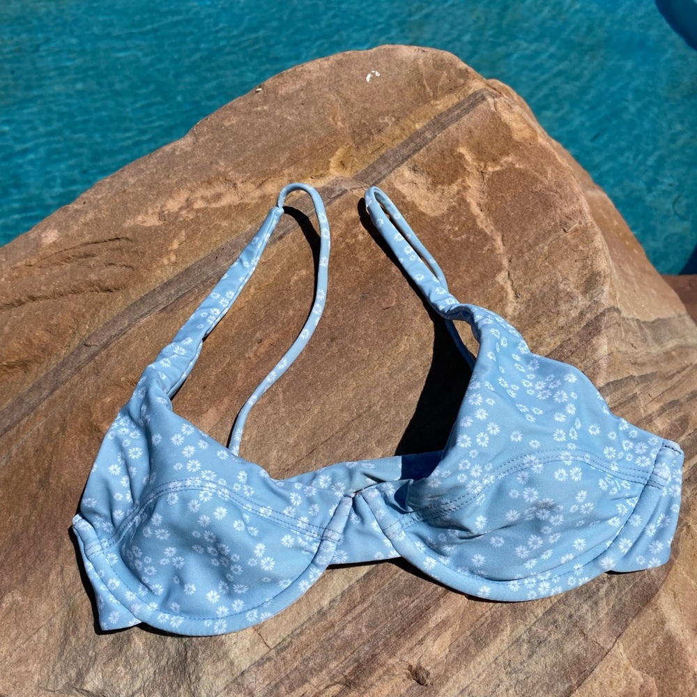 Benoa swim Shea Top in May print- Size small Floral Bikini Top